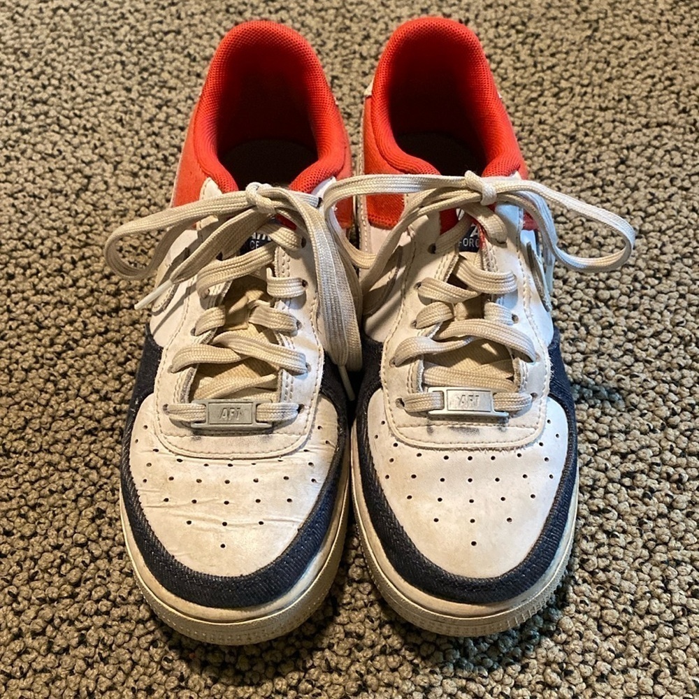 Nike Air Force 1 Sneakers Size 4Y in EUC